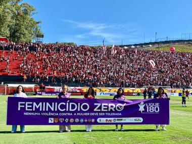 Campanha contra feminicídio invade clássico Ba-Vi no Campeonato Baiano